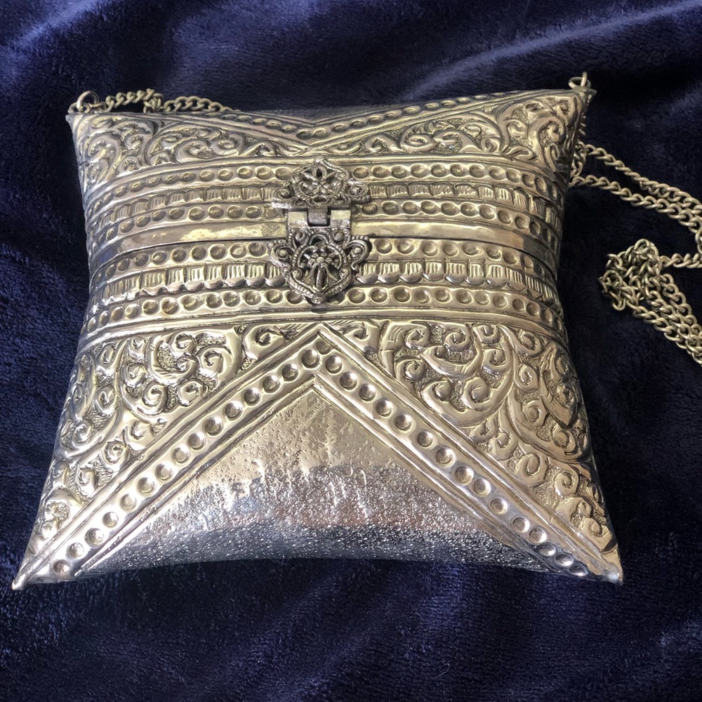 Antique Silver finish Metal clutch